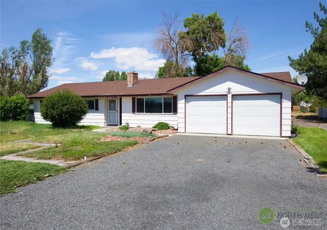 Photo 3 of Sale Pending at 11298 Nelson Rd NE, Moses Lake, WA 98837 | MLS# NWM2532703 | Listing updated on 2026-09-30