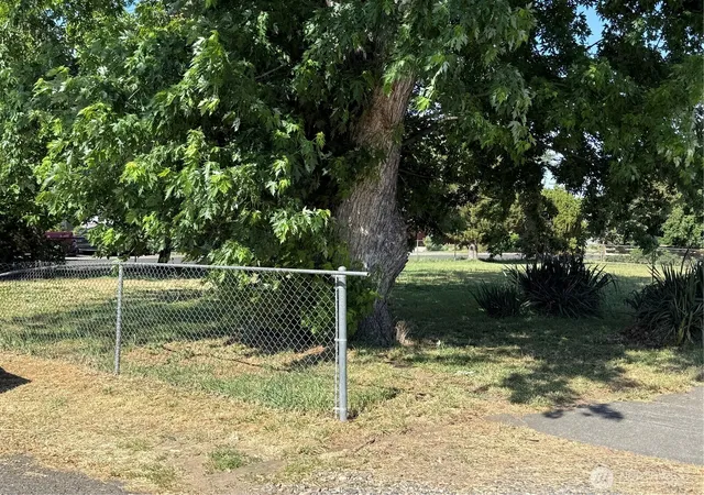Photo 2 of Land for sale at 1413 Se Central Ave, College Place, WA 99324 | MLS# NWM2532835 | Listing updated on 2026-09-24
