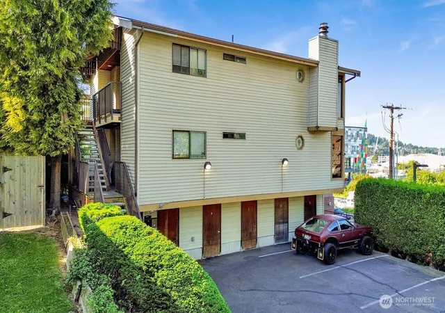 Photo 4 of Multi family home for sale at 1408 G St, Bellingham, WA 98225 | MLS# NWM2532842 | Listing updated on 2026-09-28