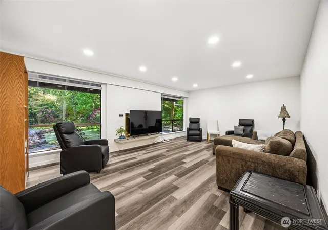 Photo 4 of Single family home for sale at 6425 Nyanza Park Dr SW, Lakewood, WA 98499 | MLS# NWM2532876 | Listing updated on 2026-09-21