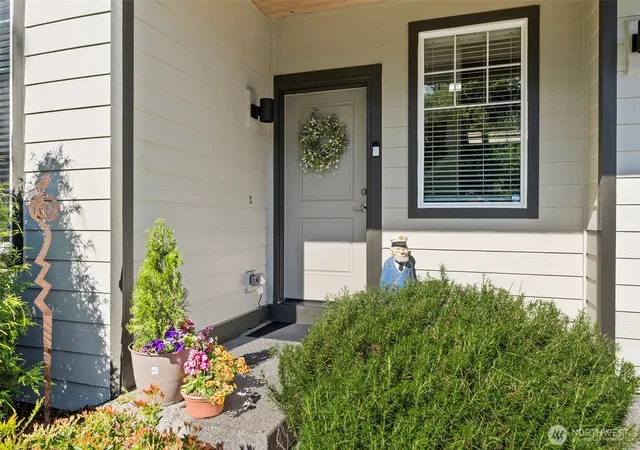Photo 3 of Single family home for sale at 837 Pioneer St SW, Olympia, WA 98512 | MLS# NWM2532949 | Listing updated on 2026-09-21