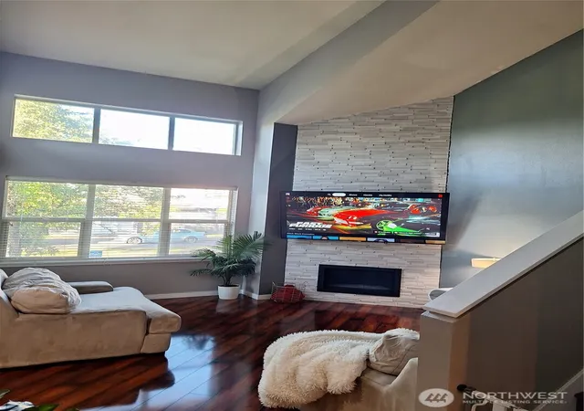 Photo 2 of Townhouse for sale at 4818 Pointes Dr, Mukilteo, WA 98275 | MLS# NWM2532976 | Listing updated on 2026-09-21