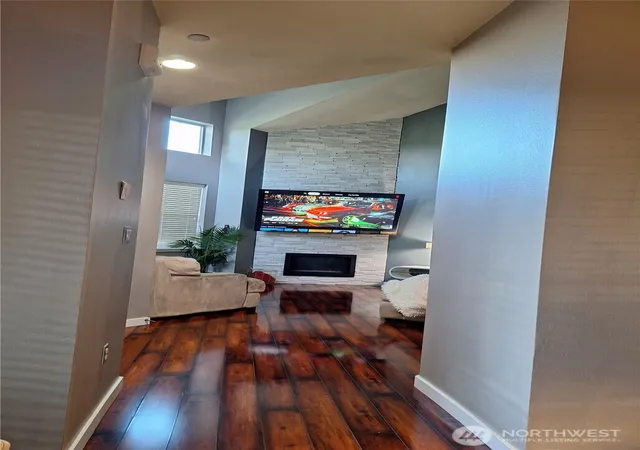 Photo 3 of Townhouse for sale at 4818 Pointes Dr, Mukilteo, WA 98275 | MLS# NWM2532976 | Listing updated on 2026-09-21