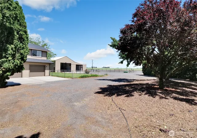 Photo 2 of Single family home for sale at 1914 Se Road N, Moses Lake, WA 98837 | MLS# NWM2533070 | Listing updated on 2026-09-28