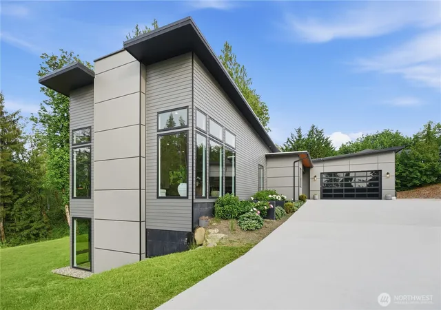 Photo 2 of Single family home for sale at 24068 Nookachamp Hills Dr, Mount Vernon, WA 98274 | MLS# NWM2533074 | Listing updated on 2026-09-21