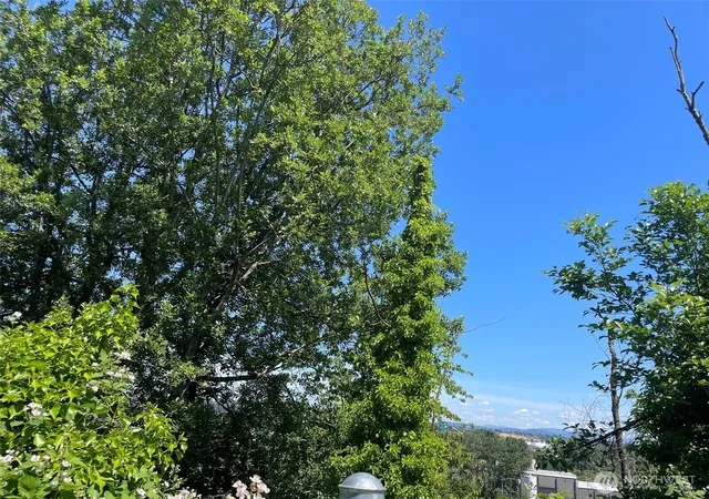 Photo 2 of Land for sale at 7610 8th Avenue Sw, Seattle, WA 98106 | MLS# NWM2533091 | Listing updated on 2026-09-21