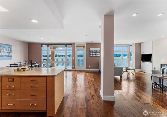 Photo 2 of Condo for sale at 2015 Se Columbia River Dr #220, Vancouver, WA 98661 | MLS# NWM2533180 | Listing updated on 2026-09-21
