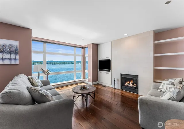 Photo 3 of Condo for sale at 2015 SE Columbia River Dr #220, Vancouver, WA 98661 | MLS# NWM2533180 | Listing updated on 2026-09-21