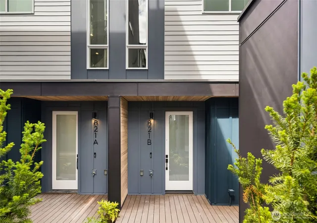 Photo 3 of Townhouse for sale at 823 B 17th Ave, Seattle, WA 98122 | MLS# NWM2533191 | Listing updated on 2026-10-02