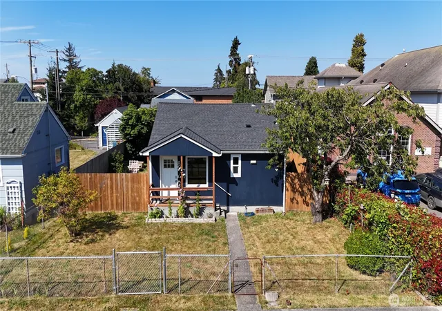 Photo 3 of Single family home for sale at 807 Georgiana St, Port Angeles, WA 98362 | MLS# NWM2533203 | Listing updated on 2026-09-21