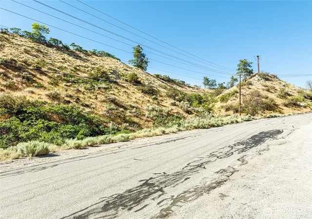 Photo 4 of Land for sale at 761 N Bradley St, Chelan, WA 98816 | MLS# NWM2533224 | Listing updated on 2026-09-21