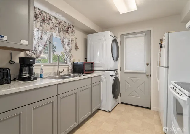 Photo 3 of Single family home for sale at 519 N Clark Rd, Moses Lake, WA 98837 | MLS# NWM2533230 | Listing updated on 2026-09-21