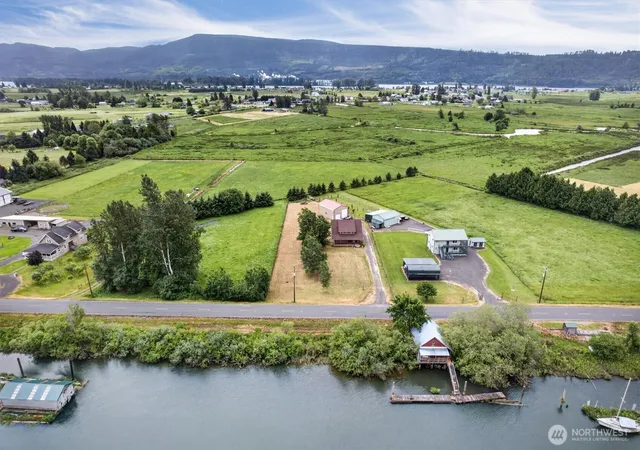 Photo 2 of Single family home for sale at 95 W Birnie Slough Rd, Cathlamet, WA 98612 | MLS# NWM2533235 | Listing updated on 2026-09-21
