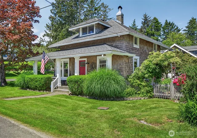 Photo 3 of Single family home for sale at 1101 35th Street, Seaview, WA 98644 | MLS# NWM2533261 | Listing updated on 2026-09-21
