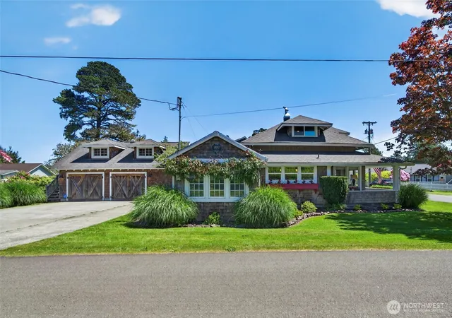 Photo 3 of Single family home for sale at 1101 35th Street, Seaview, WA 98644 | MLS# NWM2533261 | Listing updated on 2026-09-21