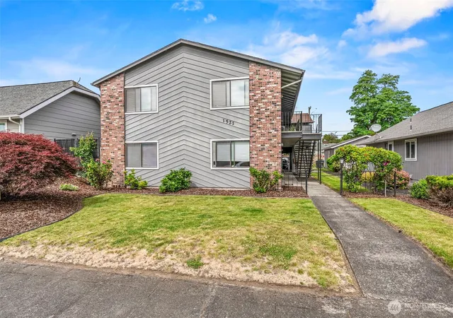 Photo 2 of Multi family home for sale at 1521 9th Avenue, Longview, WA 98632 | MLS# NWM2533270 | Listing updated on 2026-09-22