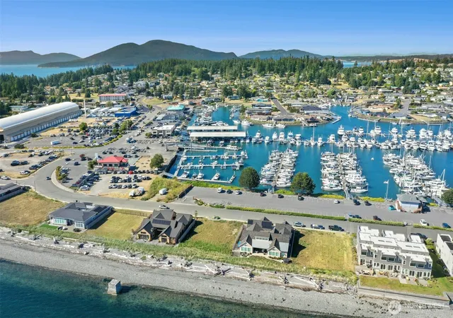 Photo 3 of Single family home for sale at 2215 Skyline Way, Anacortes, WA 98221 | MLS# NWM2533286 | Listing updated on 2026-09-21