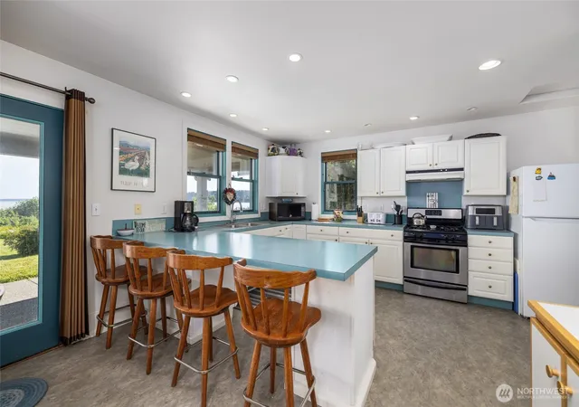 Photo 4 of Single family home for sale at 754 Livingston Bay Shore Dr, Camano Island, WA 98282 | MLS# NWM2533333 | Listing updated on 2026-09-21