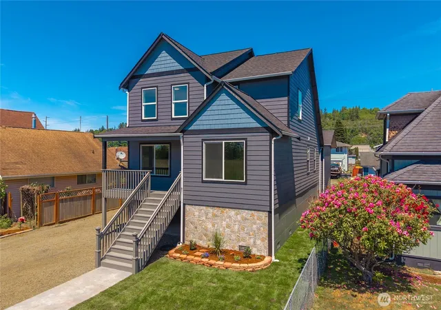 Photo 2 of Sale Pending at 2511 Bay Ave, Hoquiam, WA 98550 | MLS# NWM2533361 | Listing updated on 2026-09-30
