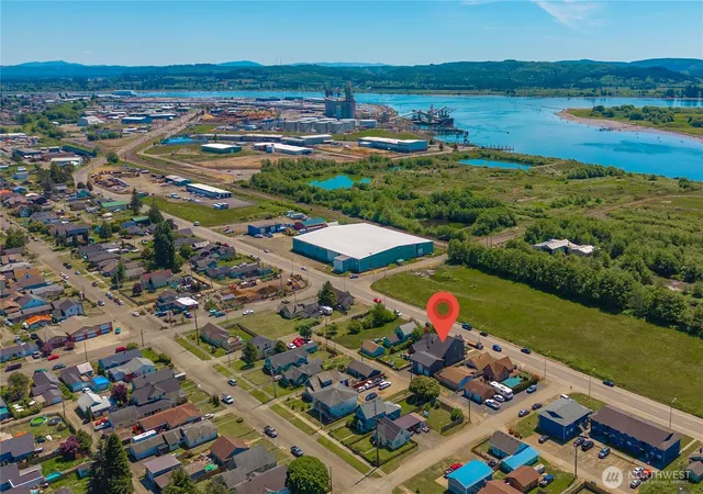 Photo 4 of Sale Pending at 2511 Bay Ave, Hoquiam, WA 98550 | MLS# NWM2533361 | Listing updated on 2026-09-30