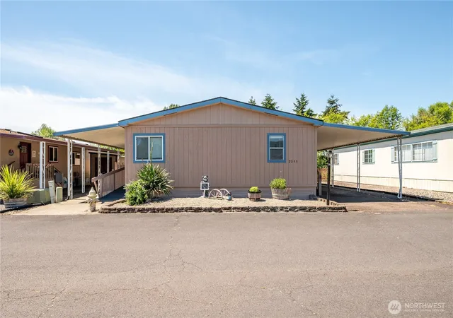 Photo 2 of Manufactured home for sale at 2355 Sparrow Loop #169, Kelso, WA 98626 | MLS# NWM2533424 | Listing updated on 2026-09-21