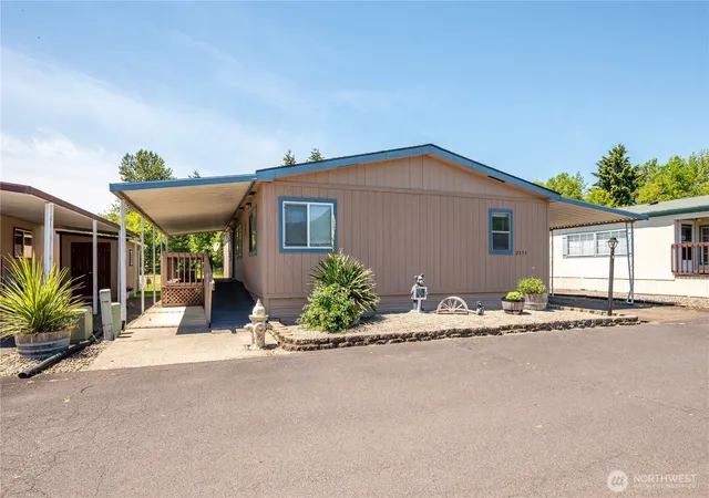 Photo 3 of Manufactured home for sale at 2355 Sparrow Loop #169, Kelso, WA 98626 | MLS# NWM2533424 | Listing updated on 2026-09-21