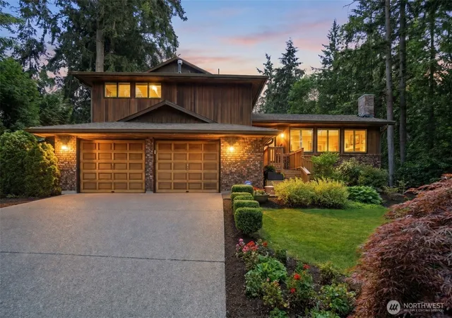 Photo 1 of Single family home for sale at 1526 S Lake Stickney Dr, Lynnwood, WA 98087 | MLS# NWM2533450 | Listing updated on 2026-10-13