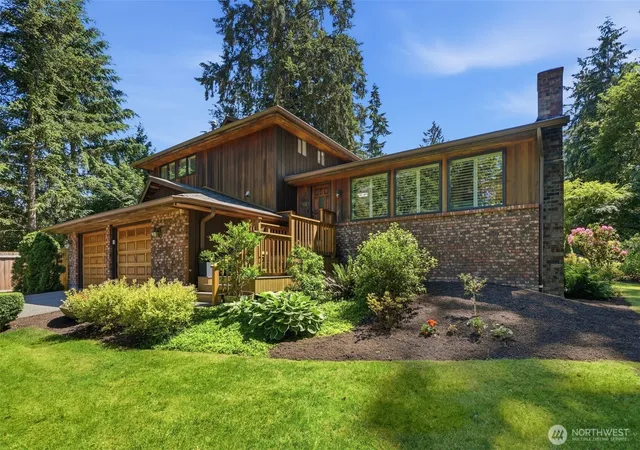 Photo 2 of Single family home for sale at 1526 S Lake Stickney Dr, Lynnwood, WA 98087 | MLS# NWM2533450 | Listing updated on 2026-10-13