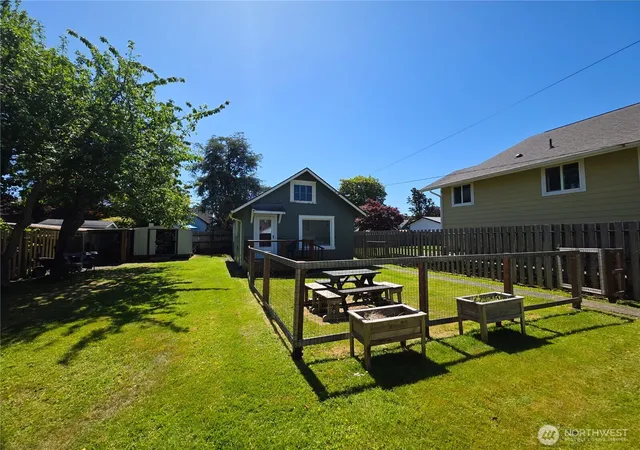 Photo 2 of Single family home for sale at 911 Alder, Hoquiam, WA 98550 | MLS# NWM2533454 | Listing updated on 2026-09-21