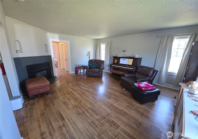 Photo 3 of Single family home for sale at 911 Alder, Hoquiam, WA 98550 | MLS# NWM2533454 | Listing updated on 2026-09-21