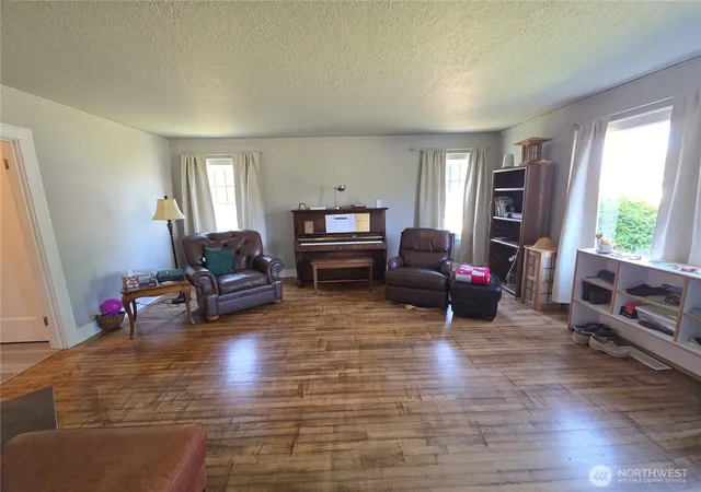 Photo 3 of Single family home for sale at 911 Alder, Hoquiam, WA 98550 | MLS# NWM2533454 | Listing updated on 2026-09-21