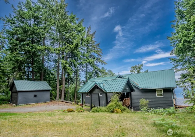 Photo 2 of Single family home for sale at 105 Windfall Ln, Eastsound, WA 98245 | MLS# NWM2533487 | Listing updated on 2026-09-21