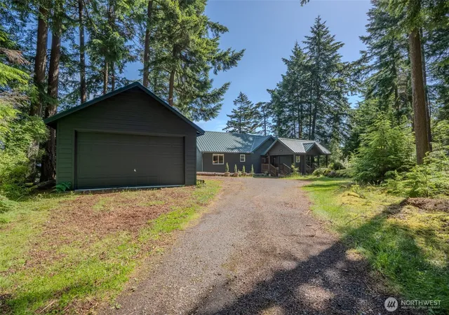 Photo 4 of Single family home for sale at 105 Windfall Ln, Eastsound, WA 98245 | MLS# NWM2533487 | Listing updated on 2026-09-21