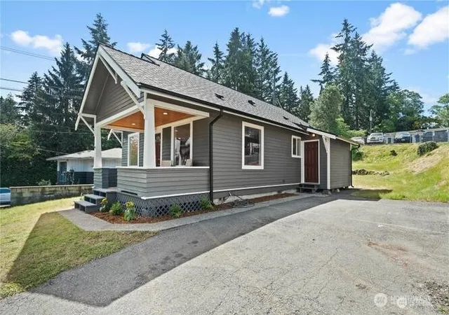 Photo 2 of Single family home for sale at 1021 Sw 130th Street, Burien, WA 98146 | MLS# NWM2533493 | Listing updated on 2026-09-21