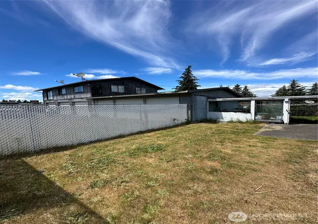 Photo 3 of Sale Pending at 2712 67th Avenue W, University Place, WA 98466 | MLS# NWM2533502 | Listing updated on 2026-09-25