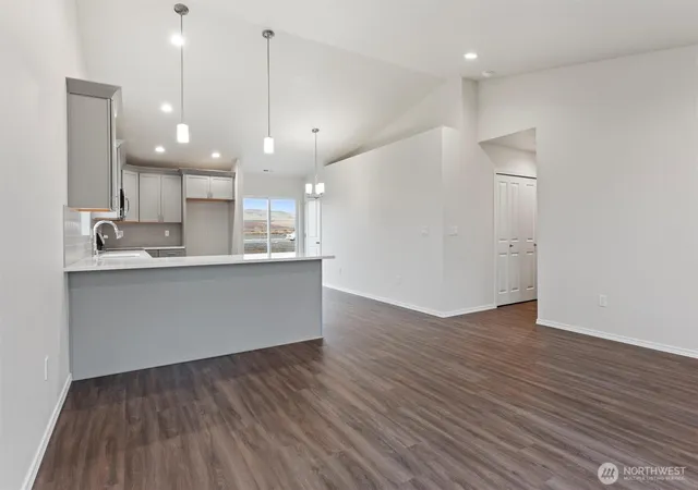 Photo 3 of Single family home for sale at 924 La Vista Dr, Warden, WA 98857 | MLS# NWM2533524 | Listing updated on 2026-09-21