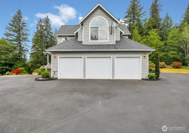 Photo 3 of Sale Pending at 11616 296th Avenue NE, Carnation, WA 98014 | MLS# NWM2533527 | Listing updated on 2026-09-25