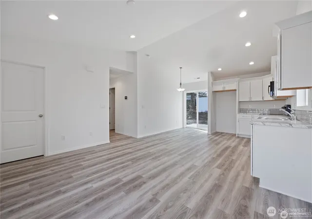 Photo 3 of Single family home for sale at 904 La Vista Dr, Warden, WA 98857 | MLS# NWM2533541 | Listing updated on 2026-09-21