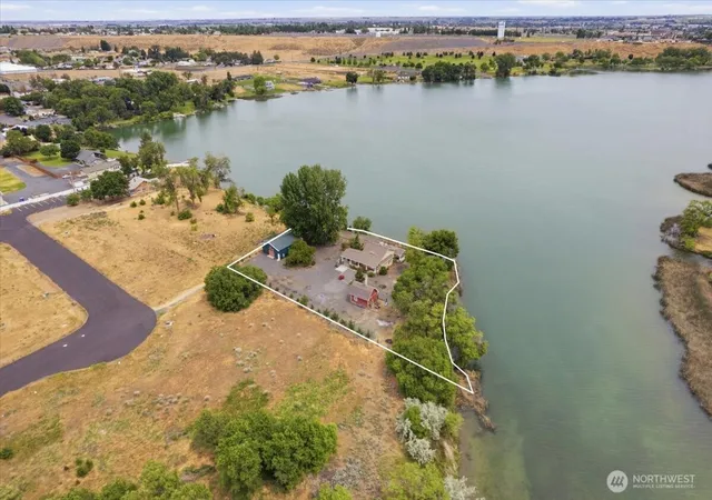 Photo 2 of Single family home for sale at 3481 Valley Rd, Moses Lake, WA 98837 | MLS# NWM2533604 | Listing updated on 2026-09-30