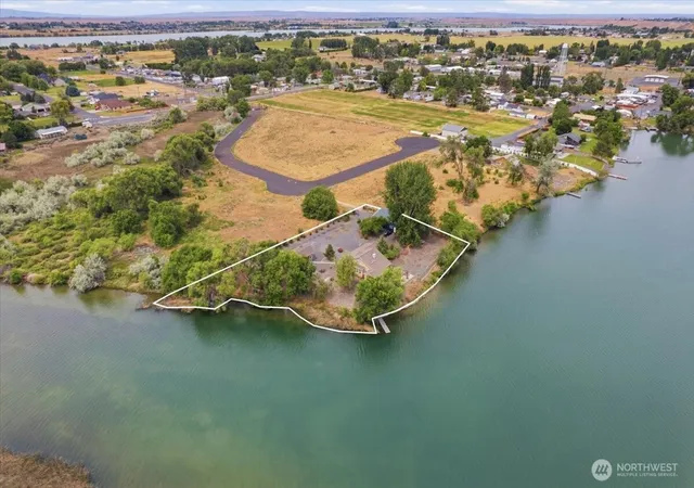 Photo 3 of Single family home for sale at 3481 Valley Rd, Moses Lake, WA 98837 | MLS# NWM2533604 | Listing updated on 2026-09-30