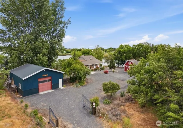 Photo 4 of Single family home for sale at 3481 Valley Rd, Moses Lake, WA 98837 | MLS# NWM2533604 | Listing updated on 2026-09-30