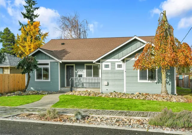 Photo 3 of Single family home for sale at 1001 8th Avenue Nw, Puyallup, WA 98371 | MLS# NWM2533607 | Listing updated on 2026-10-21