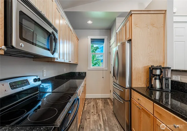Photo 4 of Single family home for sale at 1000 Sunset Ln, Chelan, WA 98816 | MLS# NWM2533608 | Listing updated on 2026-09-24