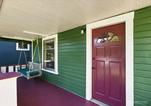 Photo 2 of Single family home for sale at 2811 Sw Dakota St, Seattle, WA 98126 | MLS# NWM2533692 | Listing updated on 2026-09-22