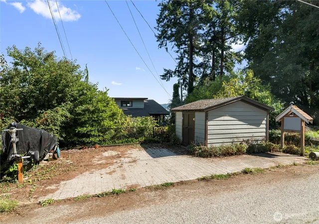 Photo 3 of Sale Pending at 7411 Hermosa Beach Rd, Tulalip, WA 98271 | MLS# NWM2533695 | Listing updated on 2026-09-25