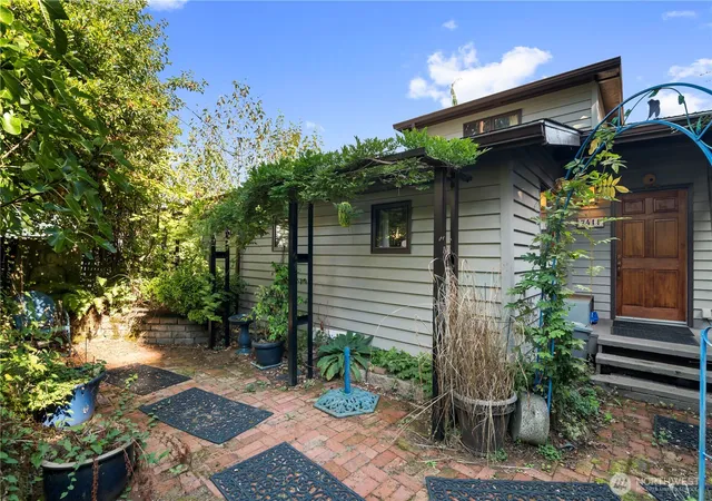 Photo 4 of Sale Pending at 7411 Hermosa Beach Rd, Tulalip, WA 98271 | MLS# NWM2533695 | Listing updated on 2026-09-25
