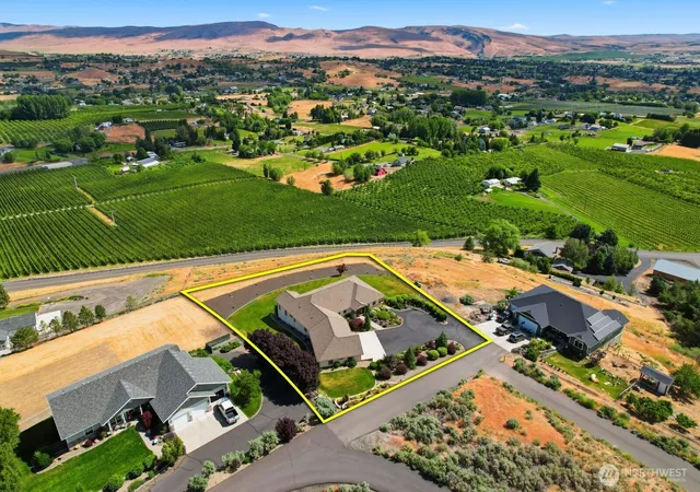 Photo 3 of Single family home for sale at 332 Marisa Hl Dr, Selah, WA 98942 | MLS# NWM2533730 | Listing updated on 2026-10-22