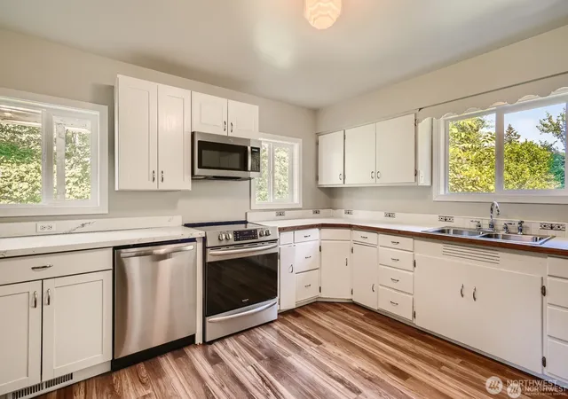 Photo 4 of Sale Pending at 600 Wildwood Blvd SW, Issaquah, WA 98027 | MLS# NWM2533801 | Listing updated on 2026-09-25