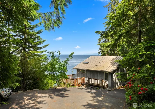 Photo 4 of Sale Pending at 295 Raccoon Point Rd, Eastsound, WA 98245 | MLS# NWM2533803 | Listing updated on 2026-09-25
