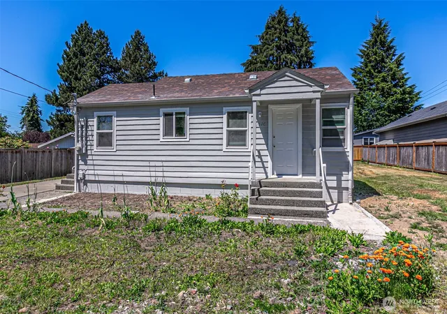 Photo 3 of Sale Pending at 1516 South 272nd, Des Moines, WA 98198 | MLS# NWM2533811 | Listing updated on 2026-09-25